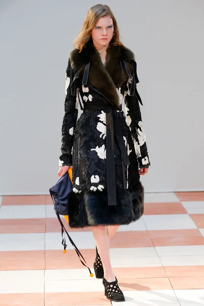 Look 8